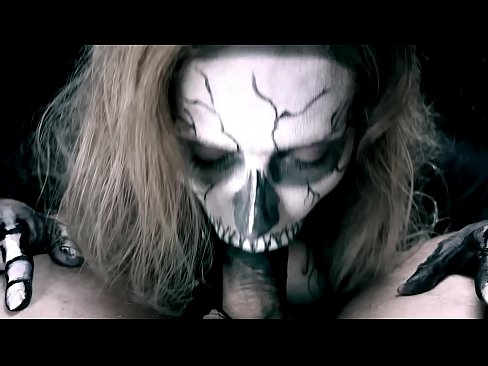 ❤️ Demoniška mergina čiulpia varpą savo juoda burna ir ryja spermą. Seks video prie lt.vanalize.ru ️❤
