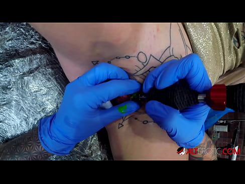 ❤️ Itin tatuiruota karšta Sully Savage gavo tatuiruotę ant savo klitorio Seks video prie lt.vanalize.ru ️❤